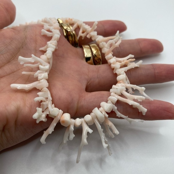 VTG Angel Skin Branch Coral Necklace 14.5” EUC - Picture 4 of 6